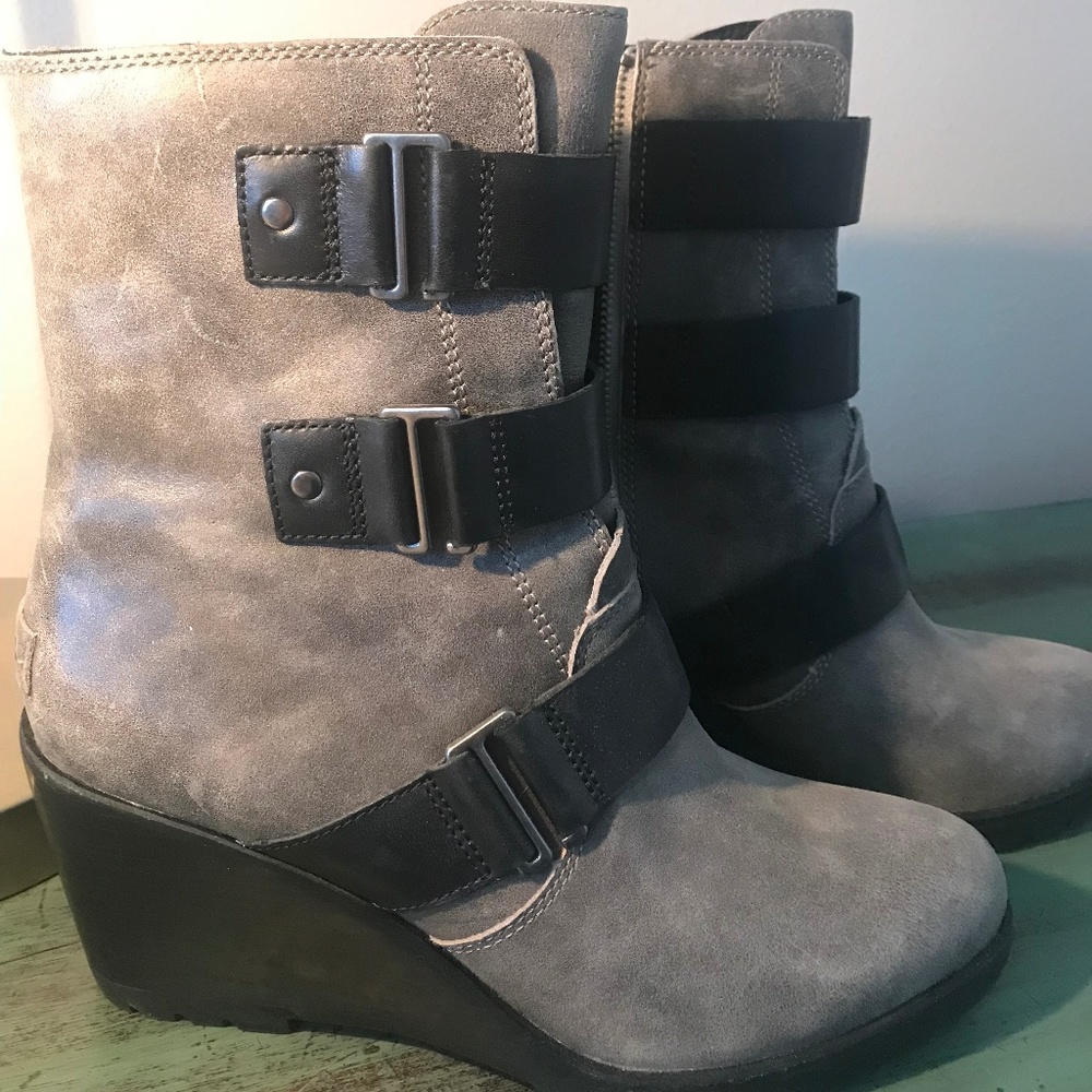 SOREL After Hours Botties, LIKE NEW!